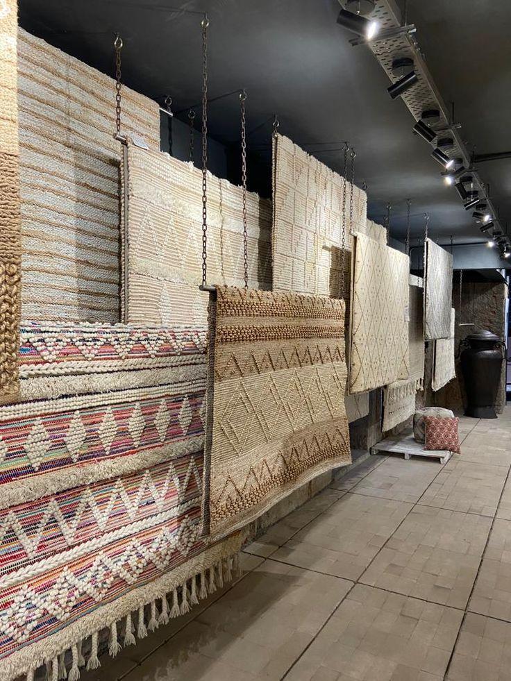 Choosing Rug Colours That Work in Open-Plan Spaces