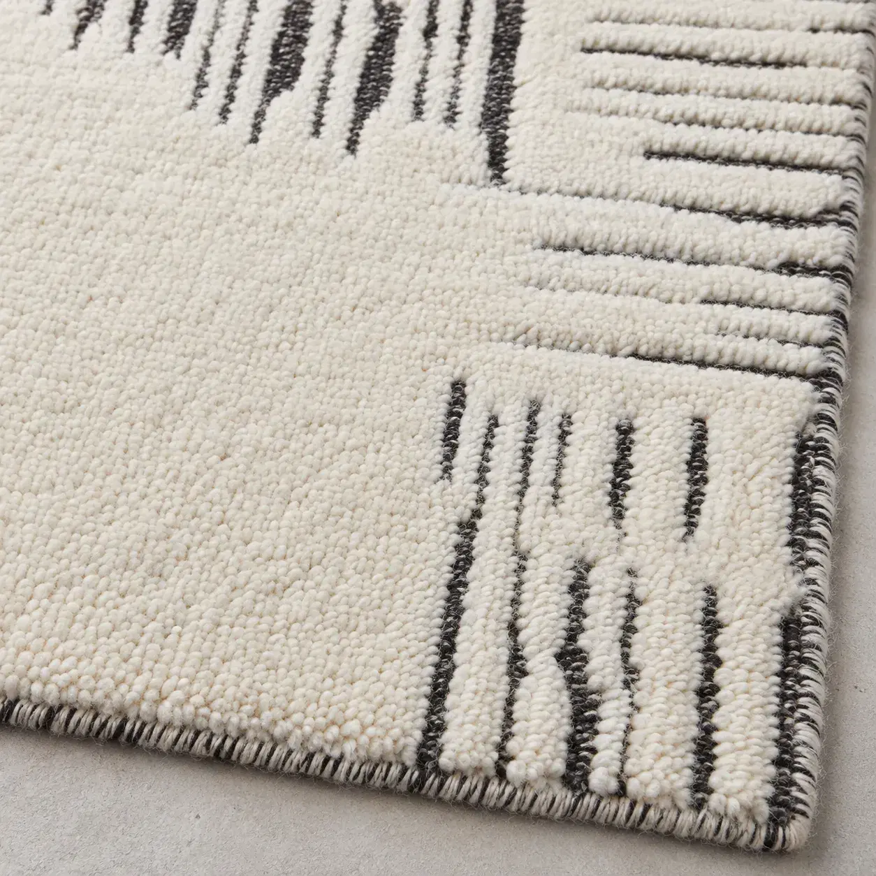 Close view of the Fergus Rug in ivory grey showing its texture and detail
