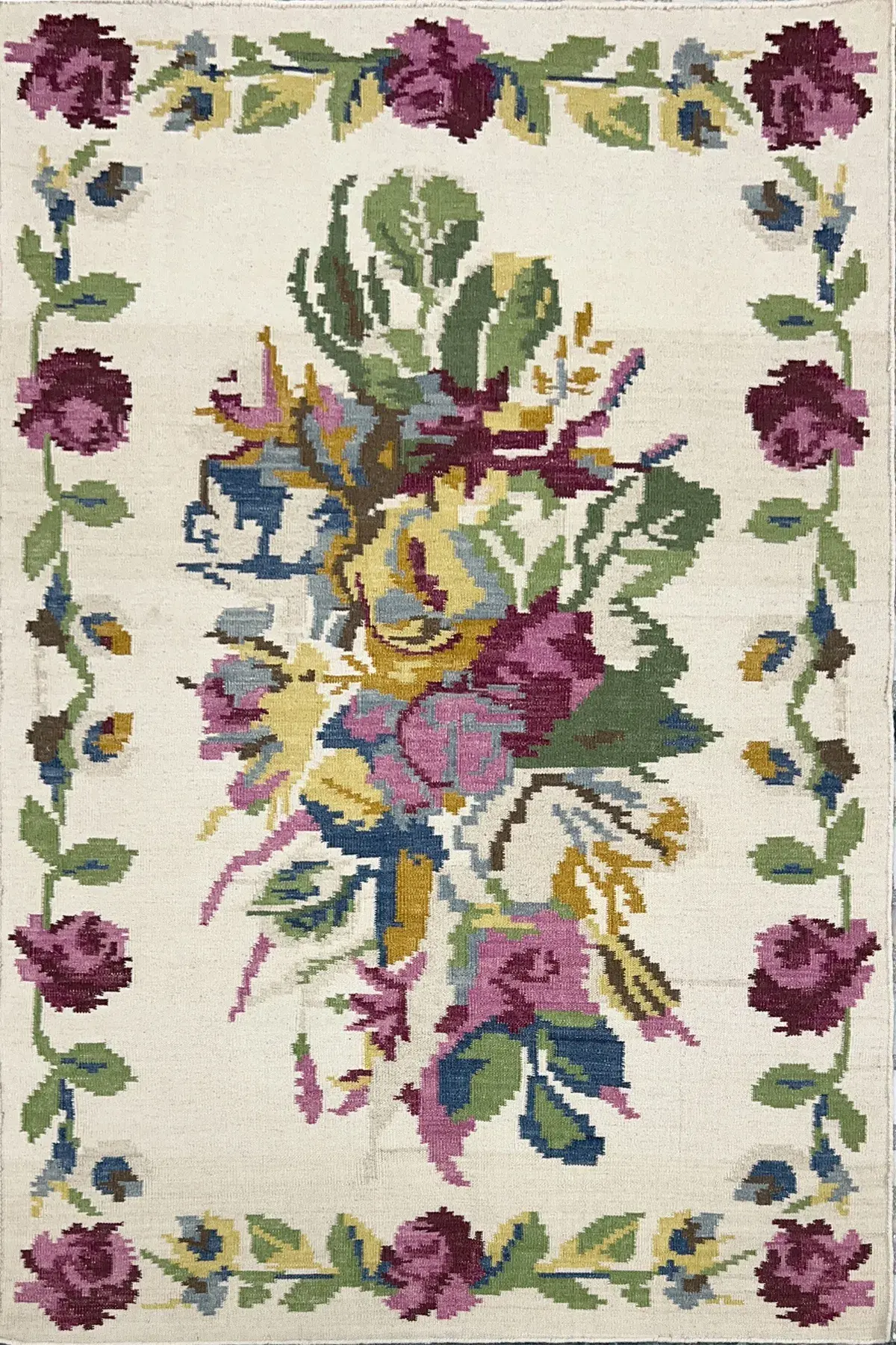 Noor Rug, flatweave floral pattern rug, full view