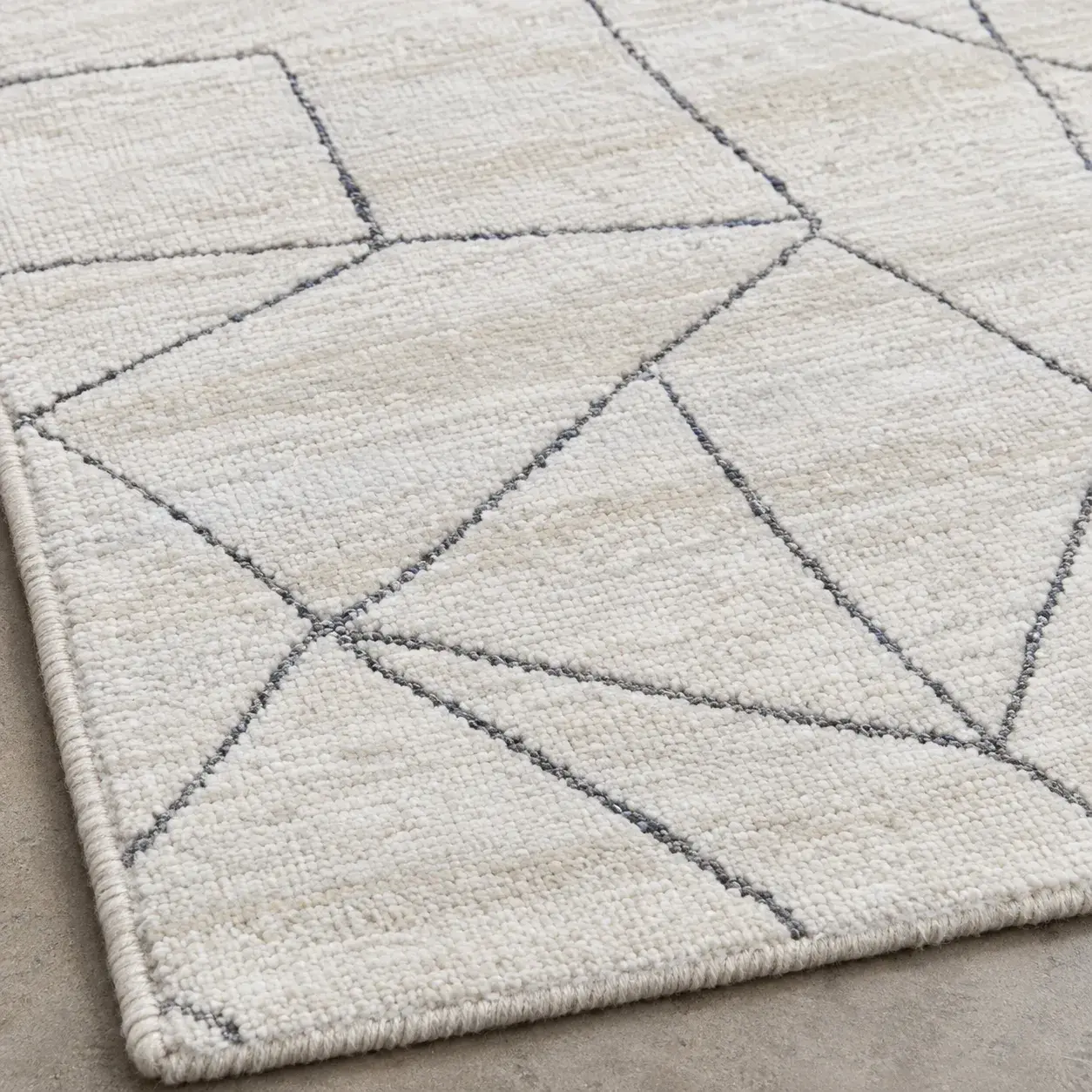Close view of the Ysolde Rug in ivory grey showing its texture and detail