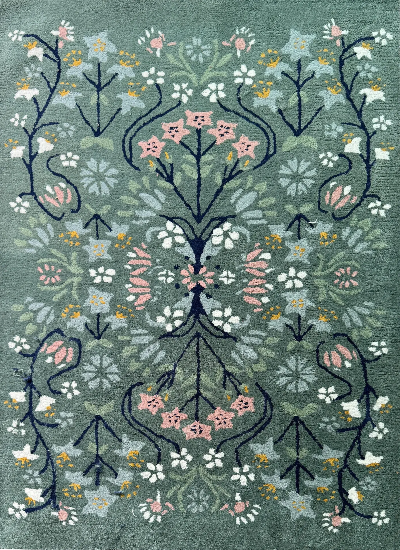 Gresham Rug, hand-tufted floral pattern rug, full view